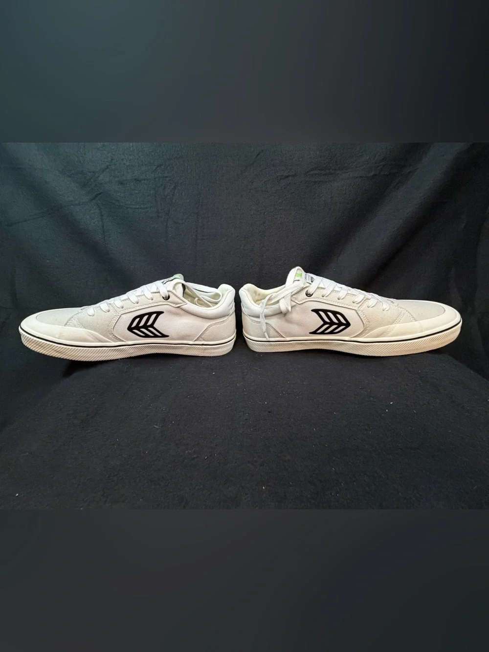 Cariuma Men's Vallelly Sneakers in White with Cream Accents size 11 men’s